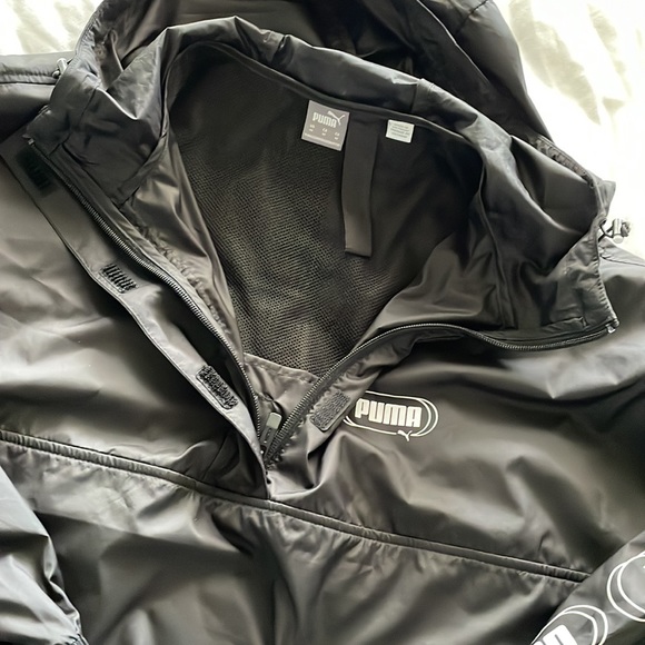 Women’s Puma Windbreaker - NEW! - Picture 3 of 3